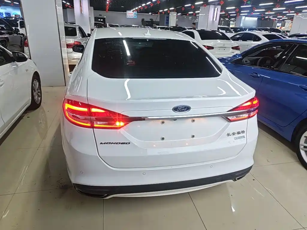 Ford Mondeo — миниатюра 6