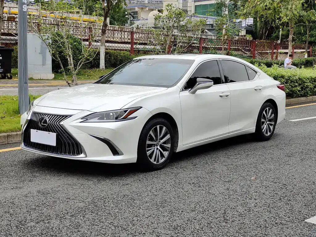 Lexus ES 2018
