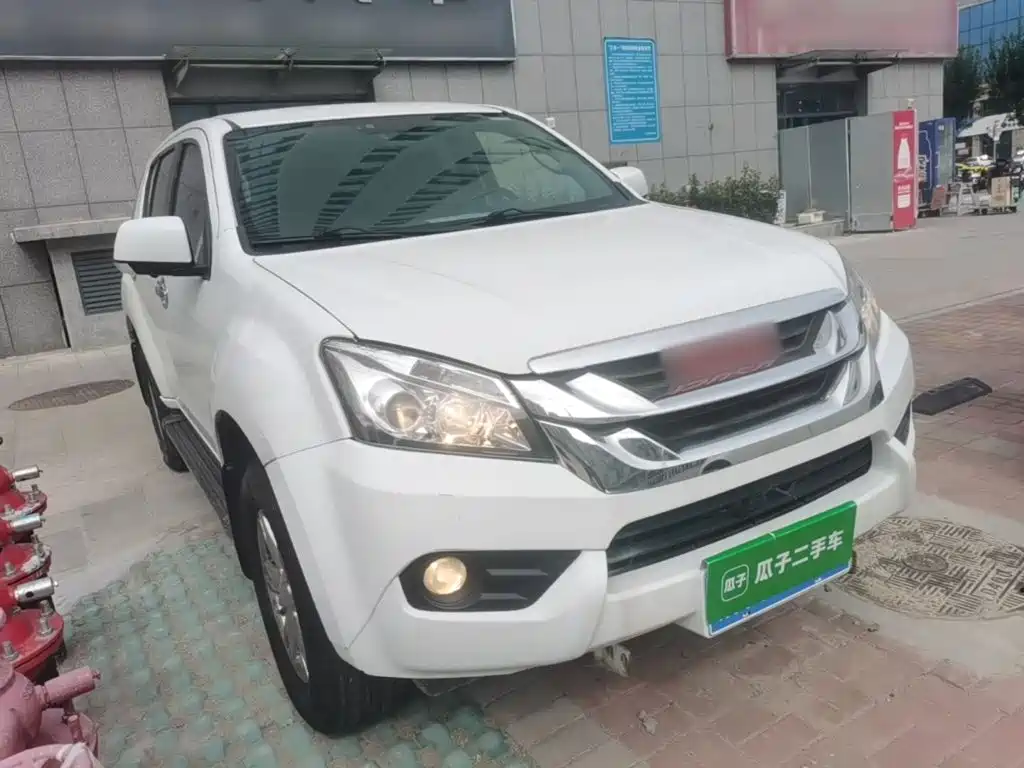 Isuzu MU-X — миниатюра 4
