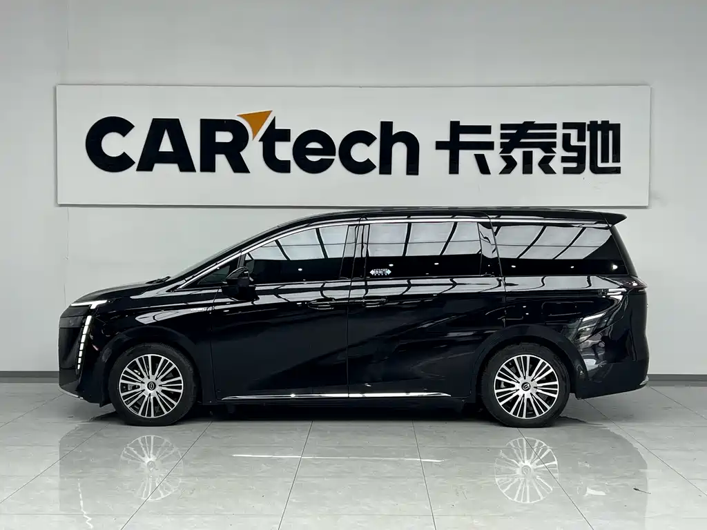 GAC Motor Trumpchi E8 PHEV — миниатюра 3