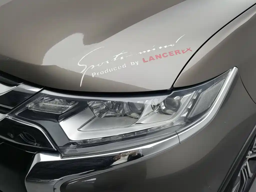 Mitsubishi Outlander — миниатюра 7