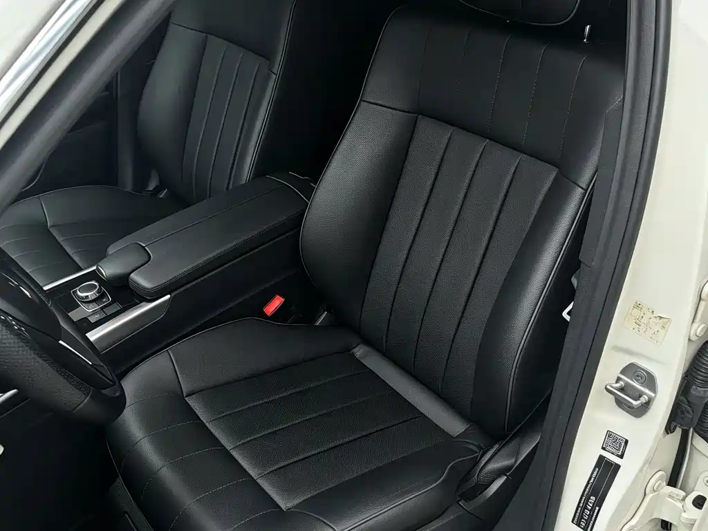 Mercedes-Benz E-Class — миниатюра 7