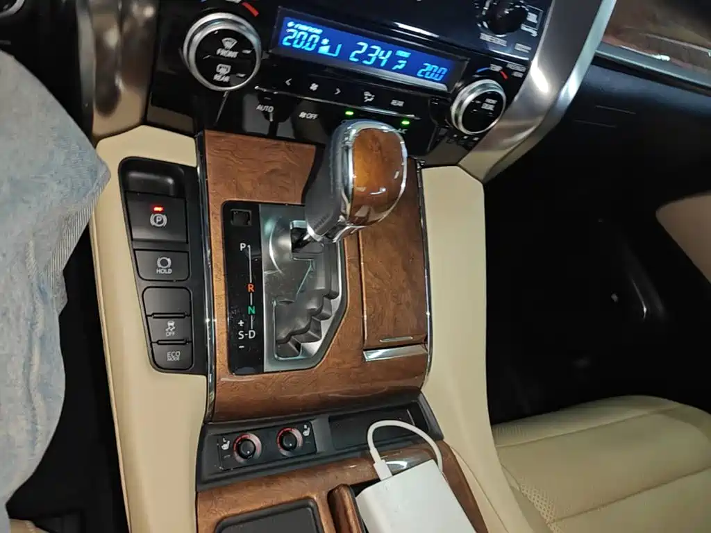 Toyota Alphard — миниатюра 14