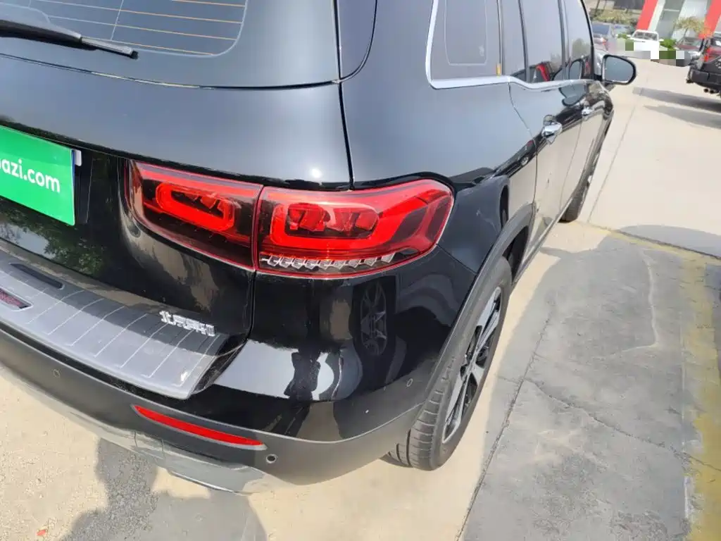 Mercedes-Benz GLB — миниатюра 24