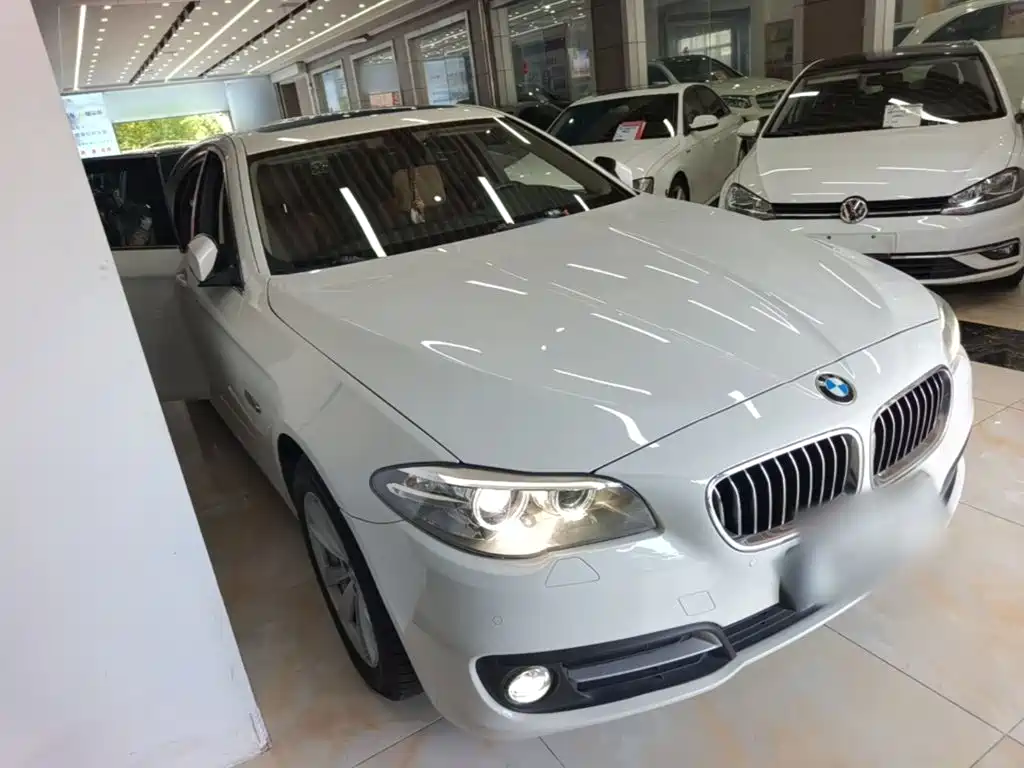 BMW 5 Series — миниатюра 4