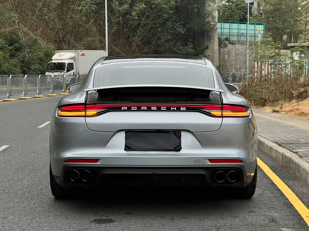 PORSCHE PANAMERA