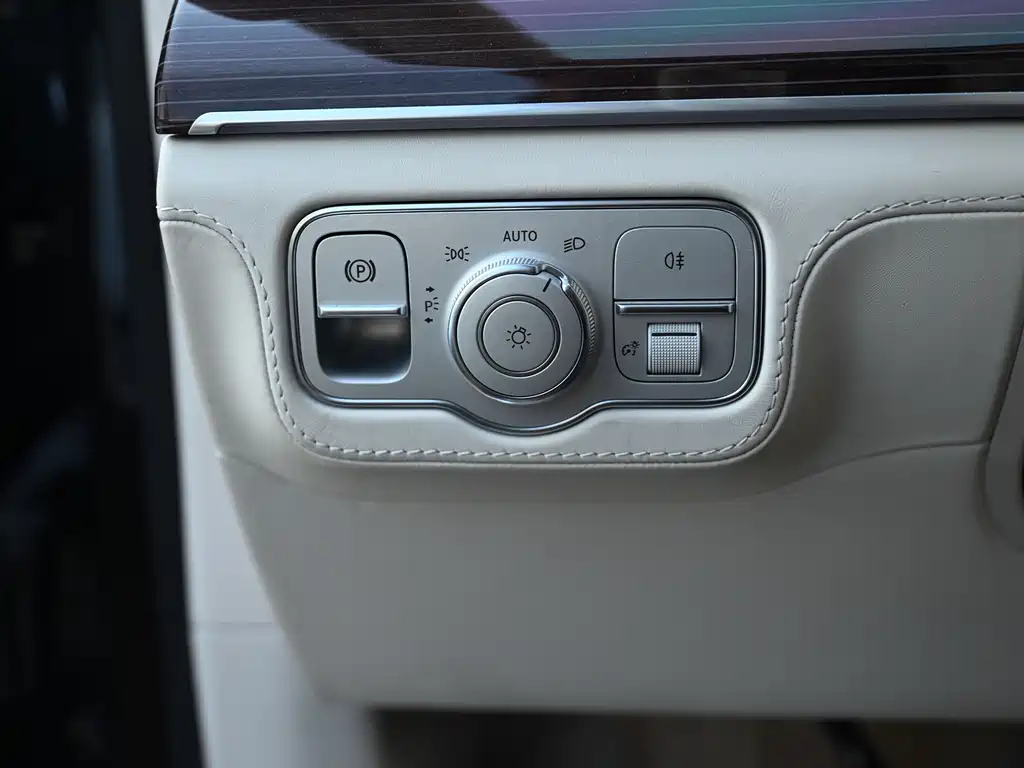 Mercedes-Benz GLS — миниатюра 14