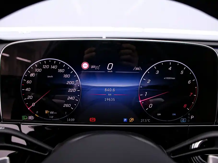 Mercedes-Benz E-Class — миниатюра 6