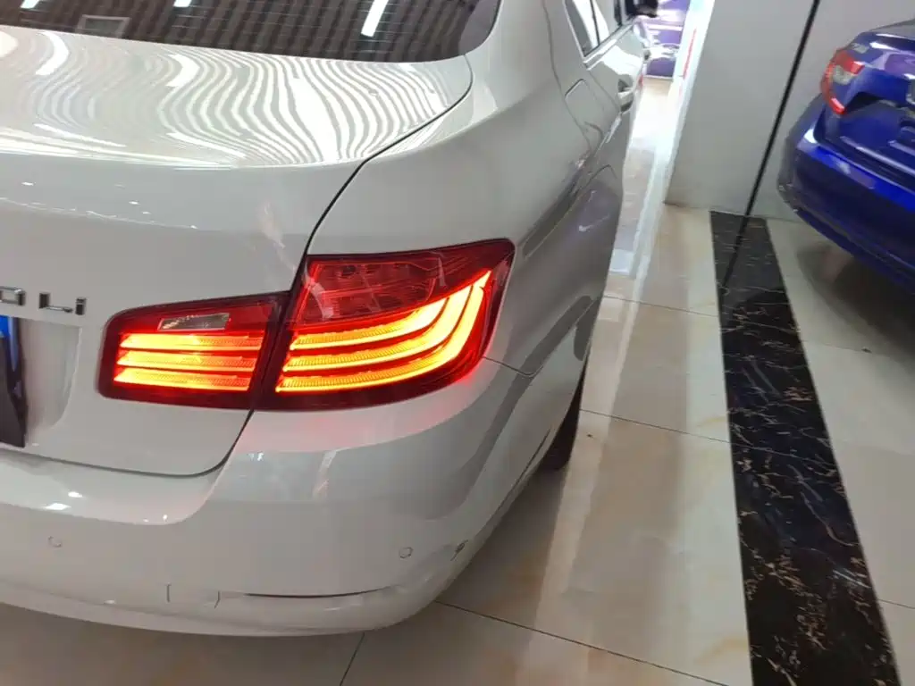 BMW 5 Series — миниатюра 8