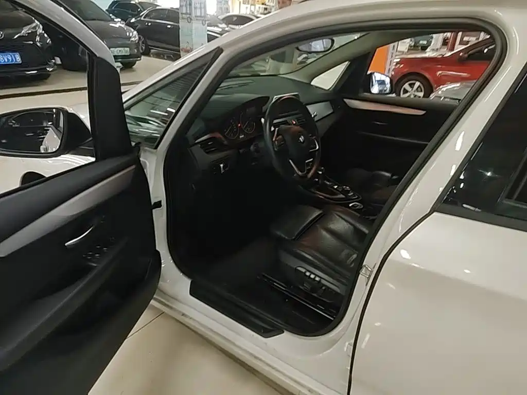BMW 2 Series Active Tourer (Import) — миниатюра 16
