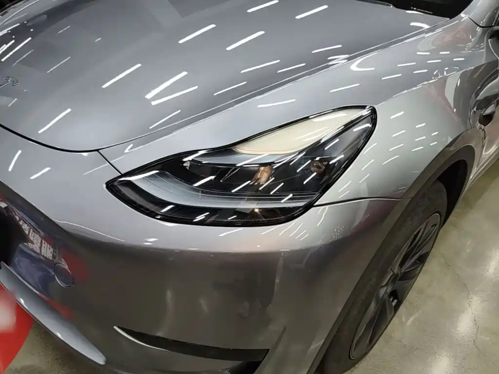 Tesla Model Y — миниатюра 24