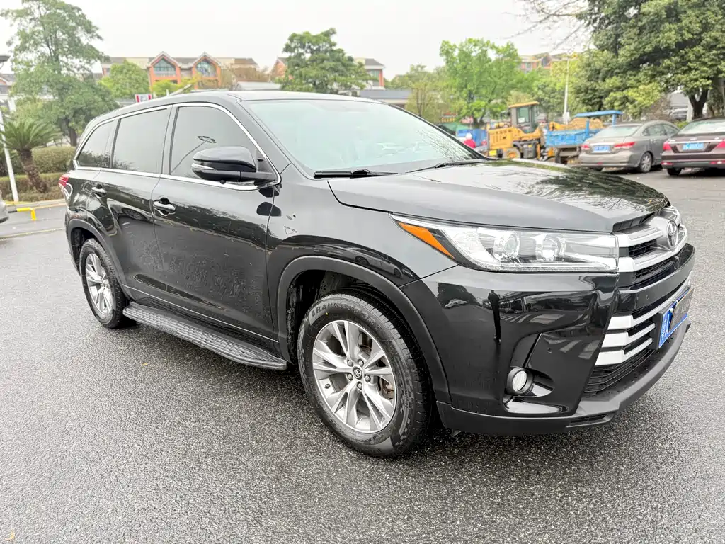 TOYOTA HIGHLANDER