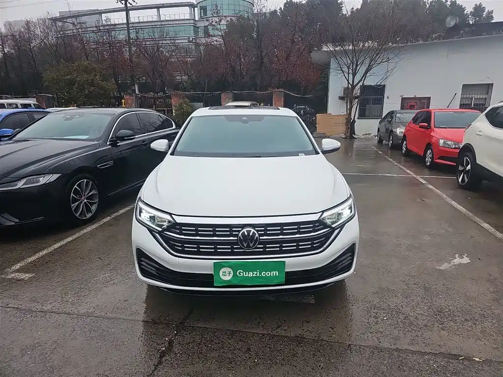 Volkswagen Sagitar 2025 300TSI DSG