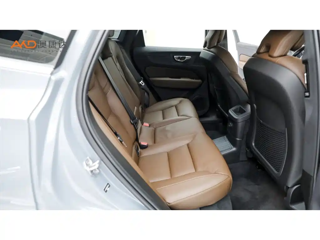 Volvo XC60 PHEV — миниатюра 8