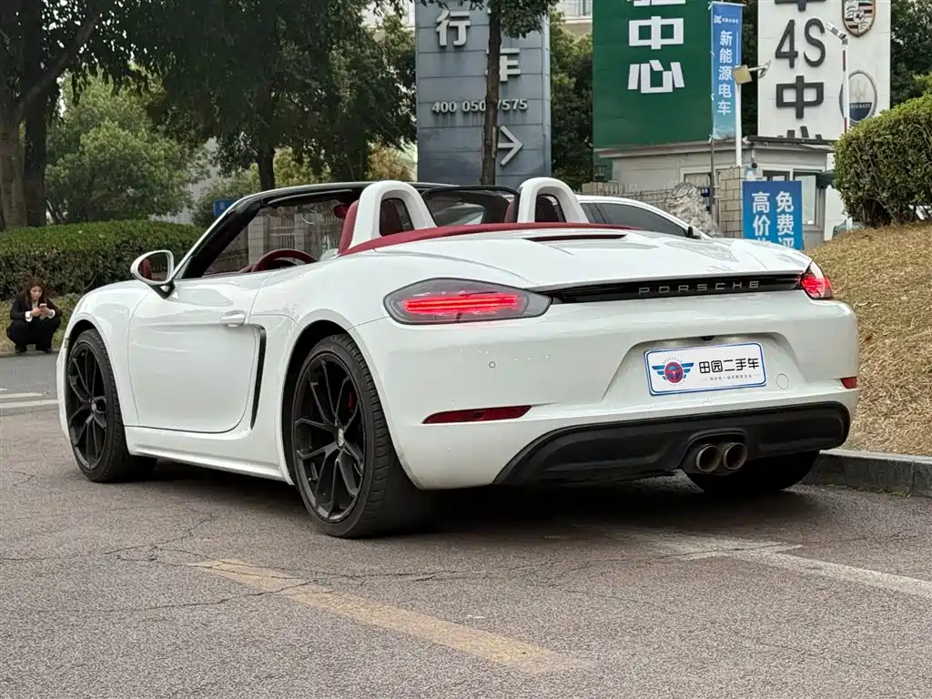 PORSCHE 718