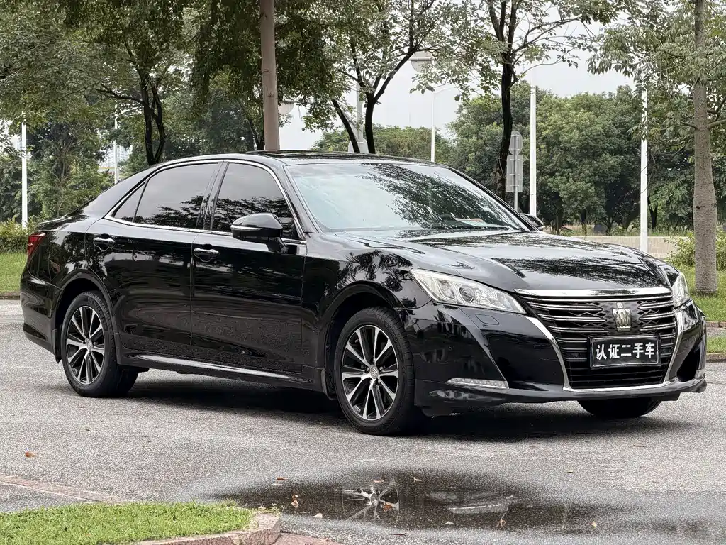 Toyota Crown — миниатюра 3