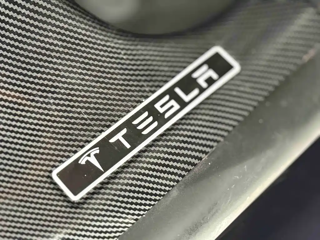 Tesla Model Y — миниатюра 13