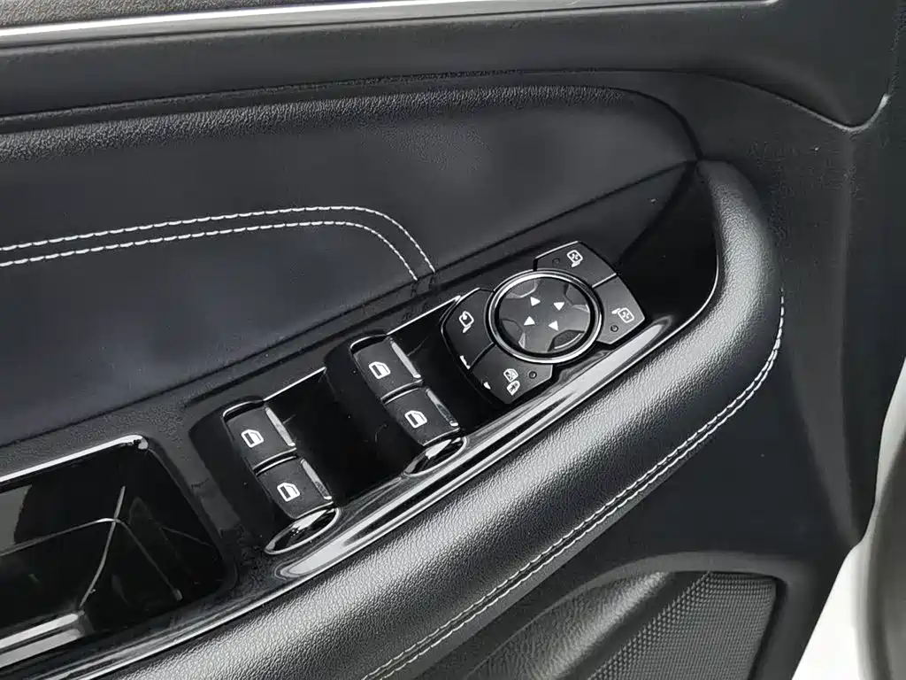 Ford Edge — миниатюра 9