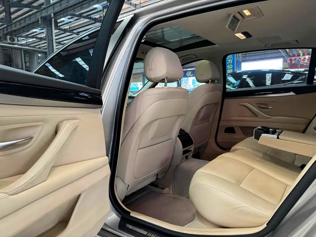 BMW 5 Series — миниатюра 8