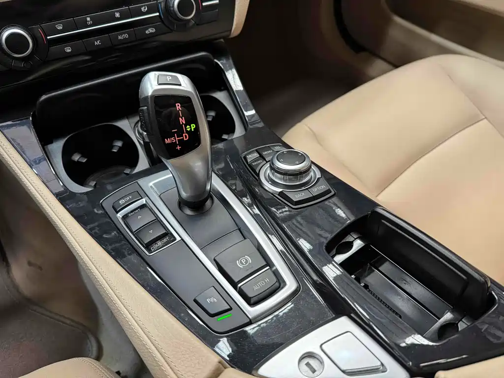 BMW 5 Series — миниатюра 10
