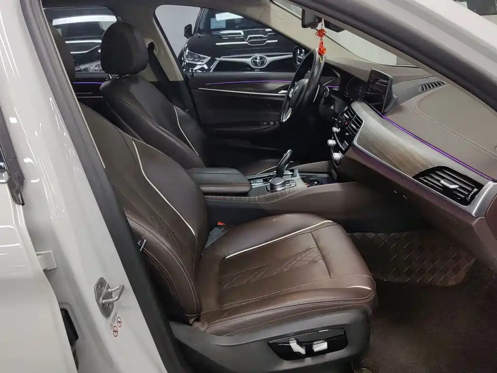 BMW 5 Series — миниатюра 18