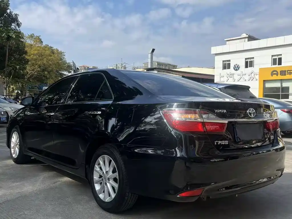 TOYOTA CAMRY