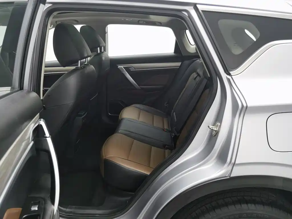 Geely Binyue — миниатюра 15