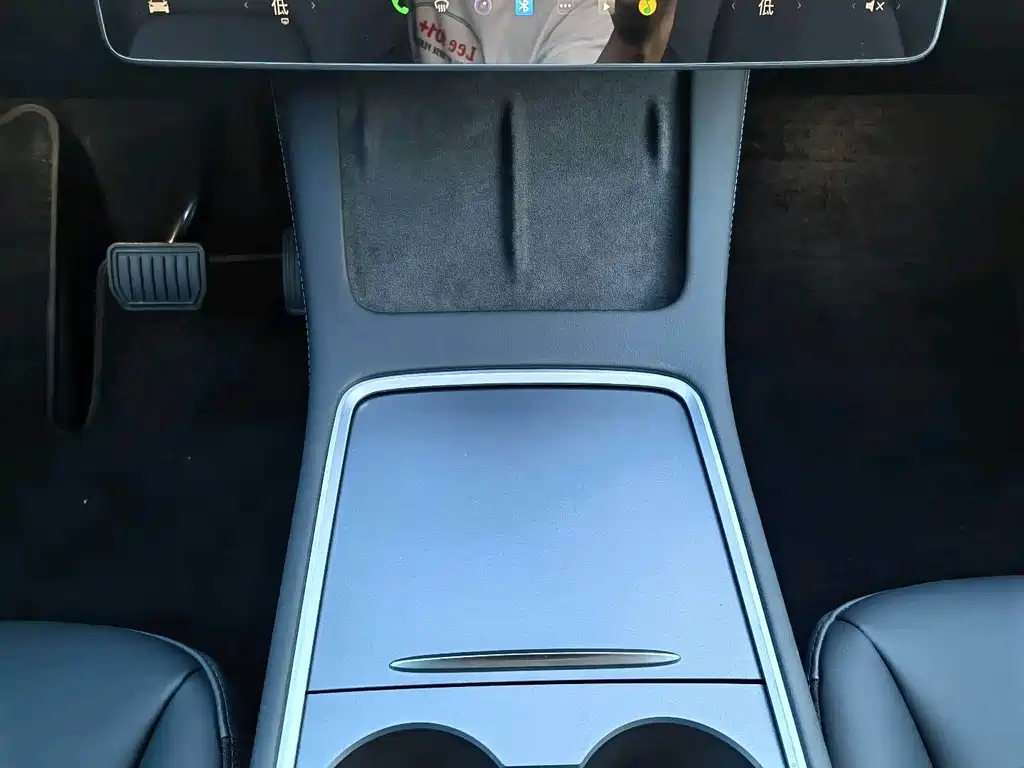 Tesla Model Y — миниатюра 9