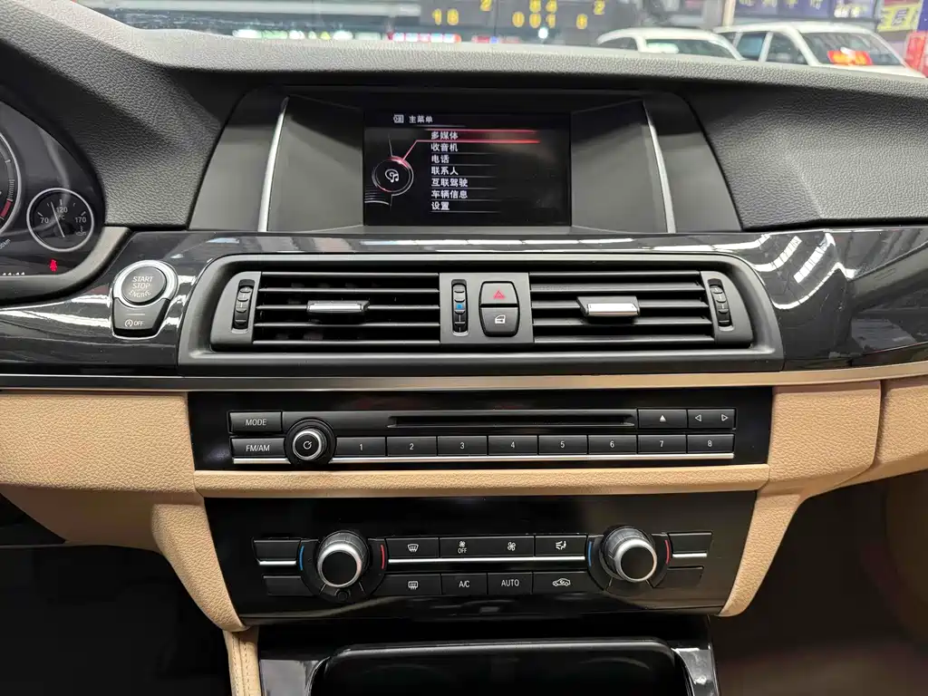 BMW 5 Series — миниатюра 11