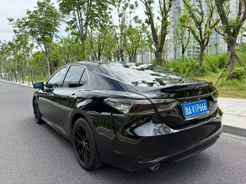 Toyota Camry — миниатюра 4