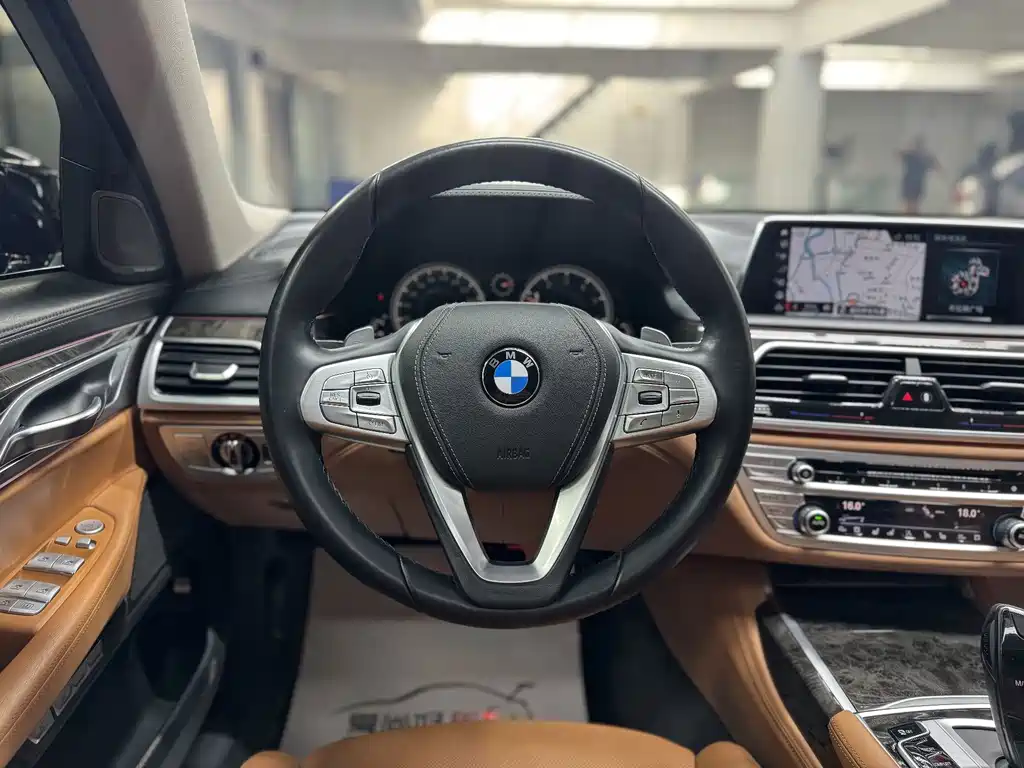 BMW 7 Series — миниатюра 10