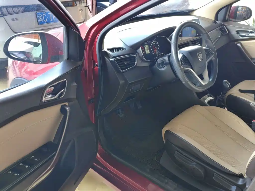 Baojun 310W — миниатюра 16