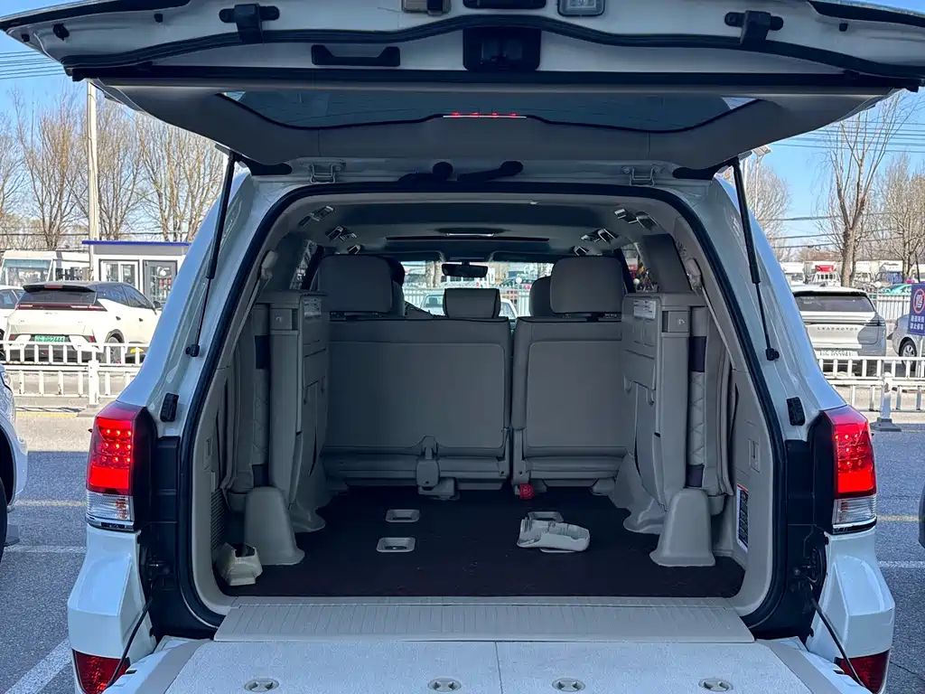 Toyota Land Cruiser - фото 16