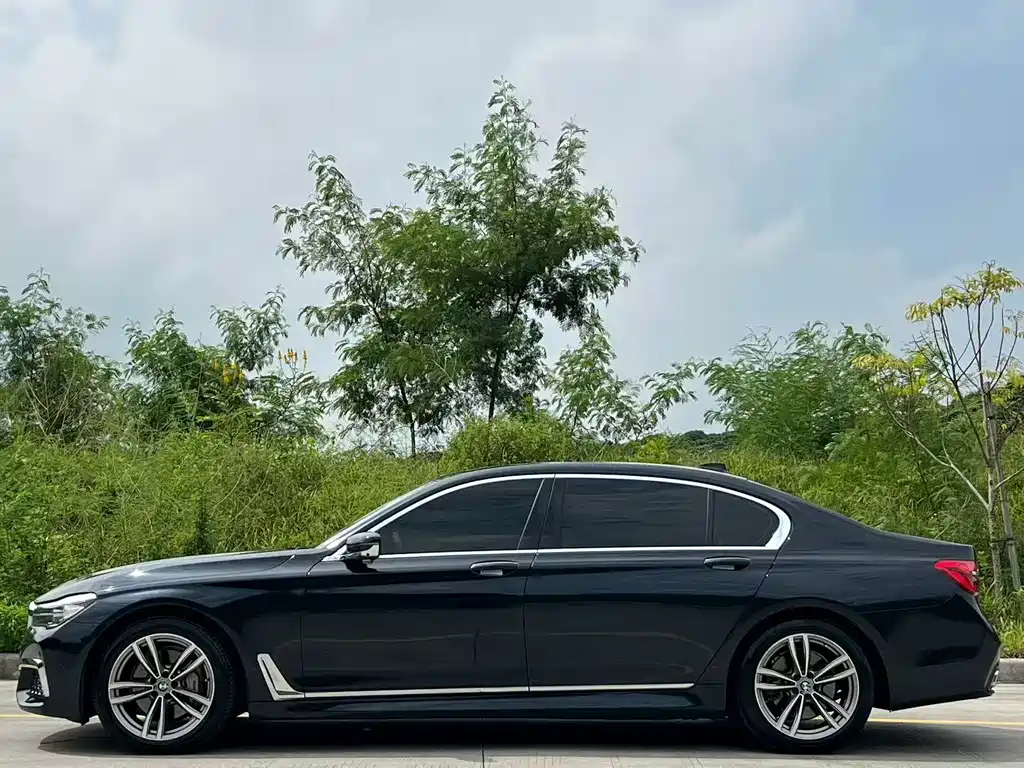 BMW 7 Series — миниатюра 2