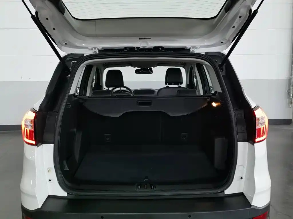 Ford Kuga — миниатюра 16