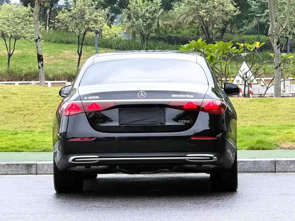 Mercedes-Benz E-Class — миниатюра 5