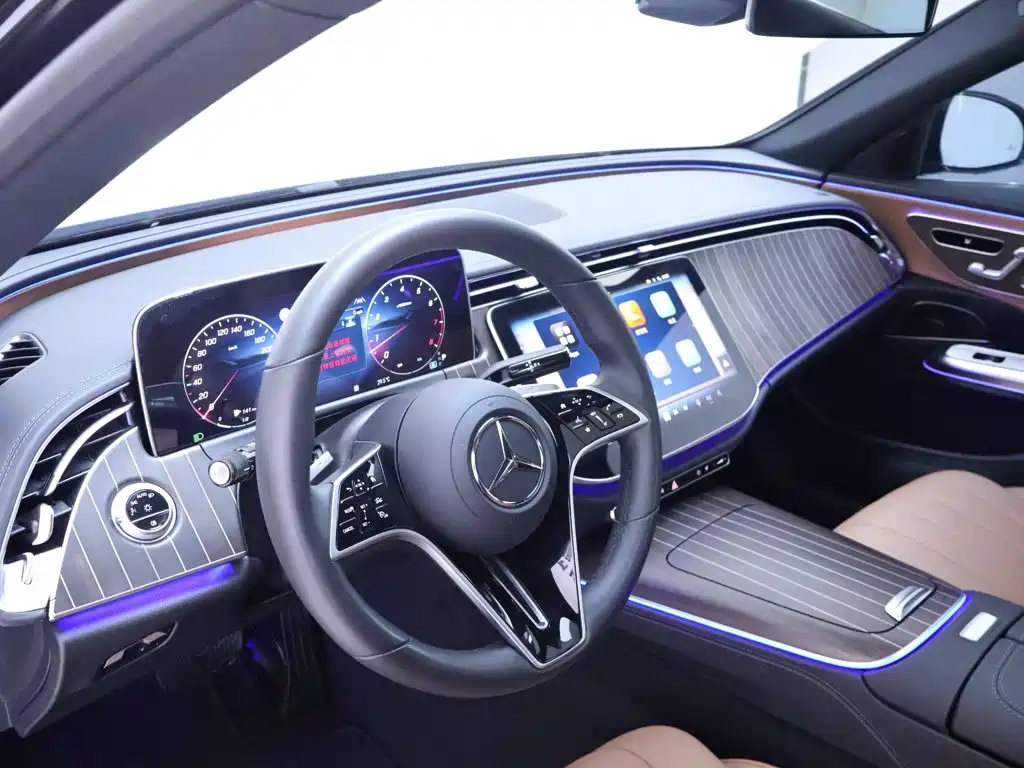Mercedes-Benz E-Class — миниатюра 11