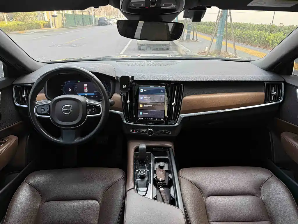VOLVO S90