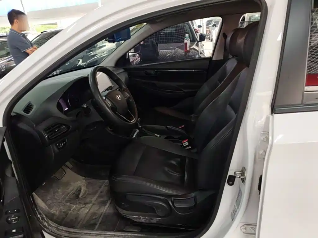 Hyundai Elantra — миниатюра 15