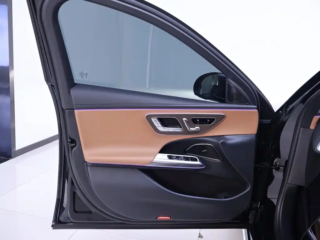 Mercedes-Benz E-Class — миниатюра 18