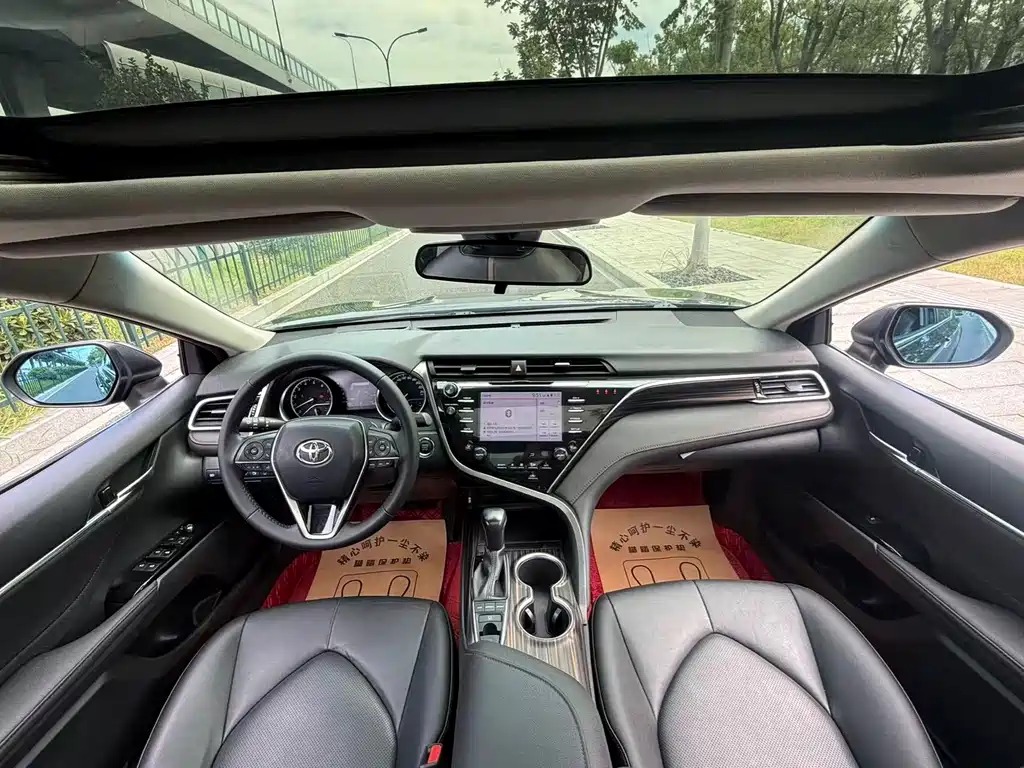 Toyota Camry — миниатюра 12