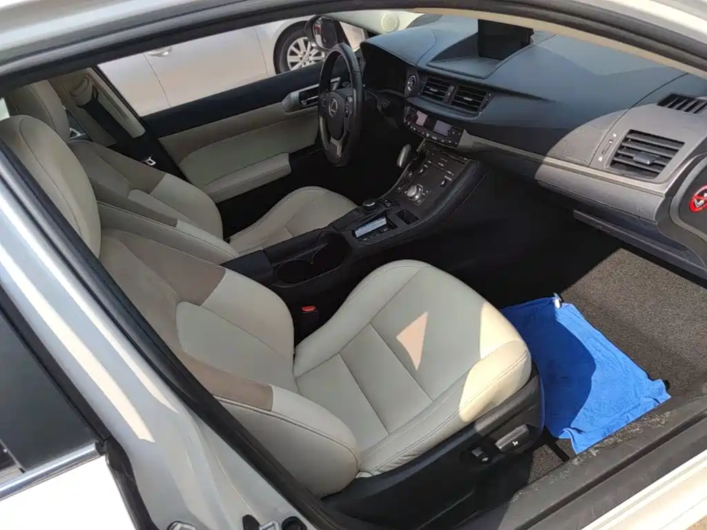 Lexus CT — миниатюра 25