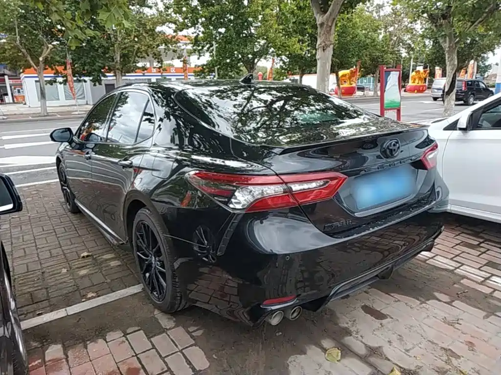 Toyota Camry — миниатюра 5