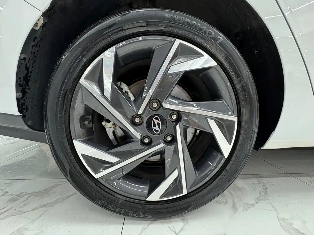 Hyundai Elantra — миниатюра 20