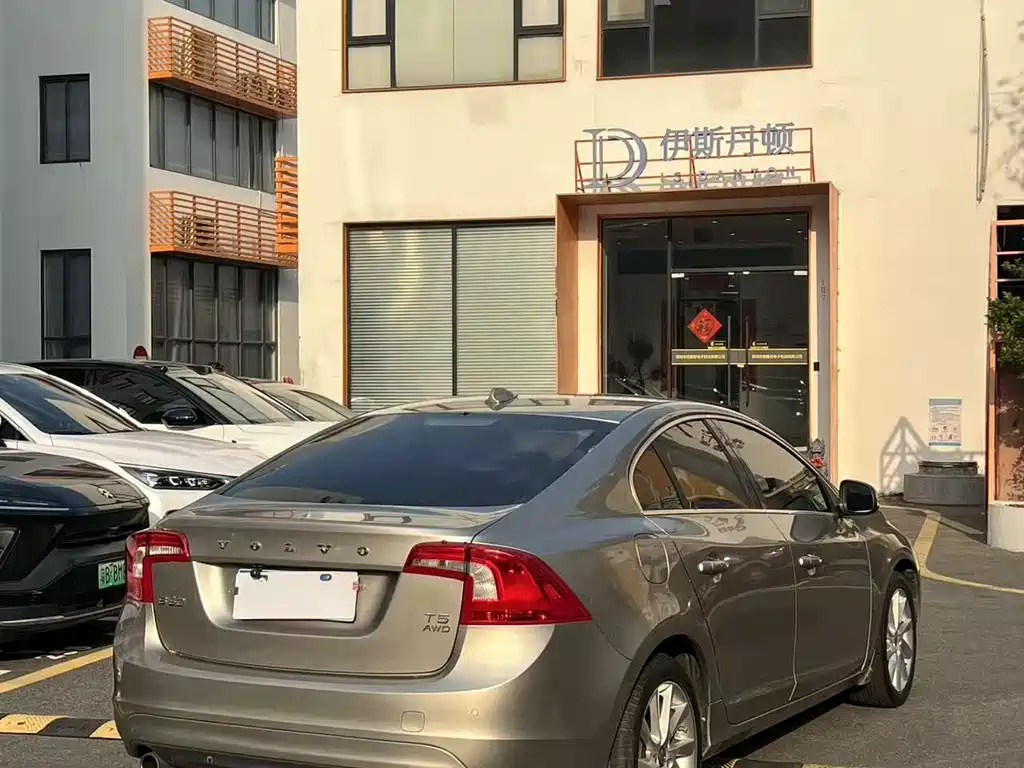 Volvo S60 (Import) — миниатюра 4