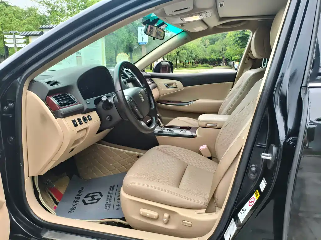Toyota Crown — миниатюра 8