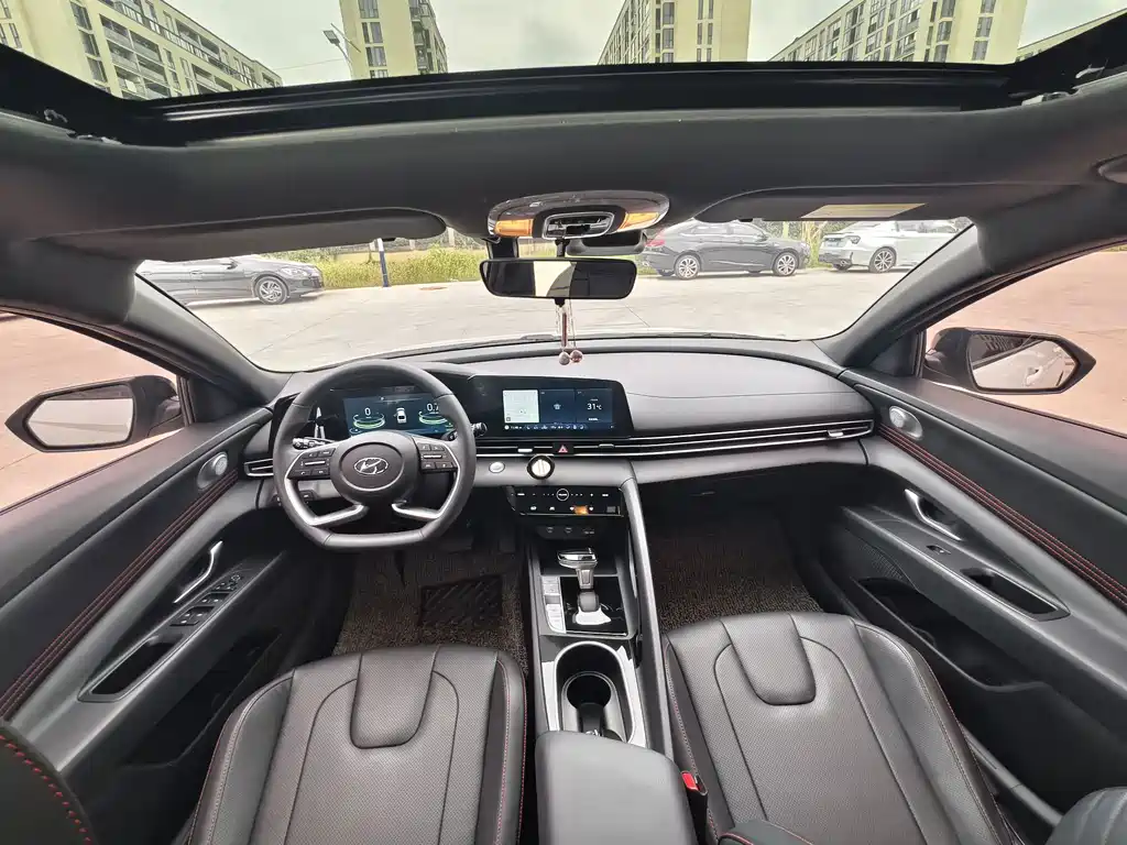 Hyundai Elantra — миниатюра 13
