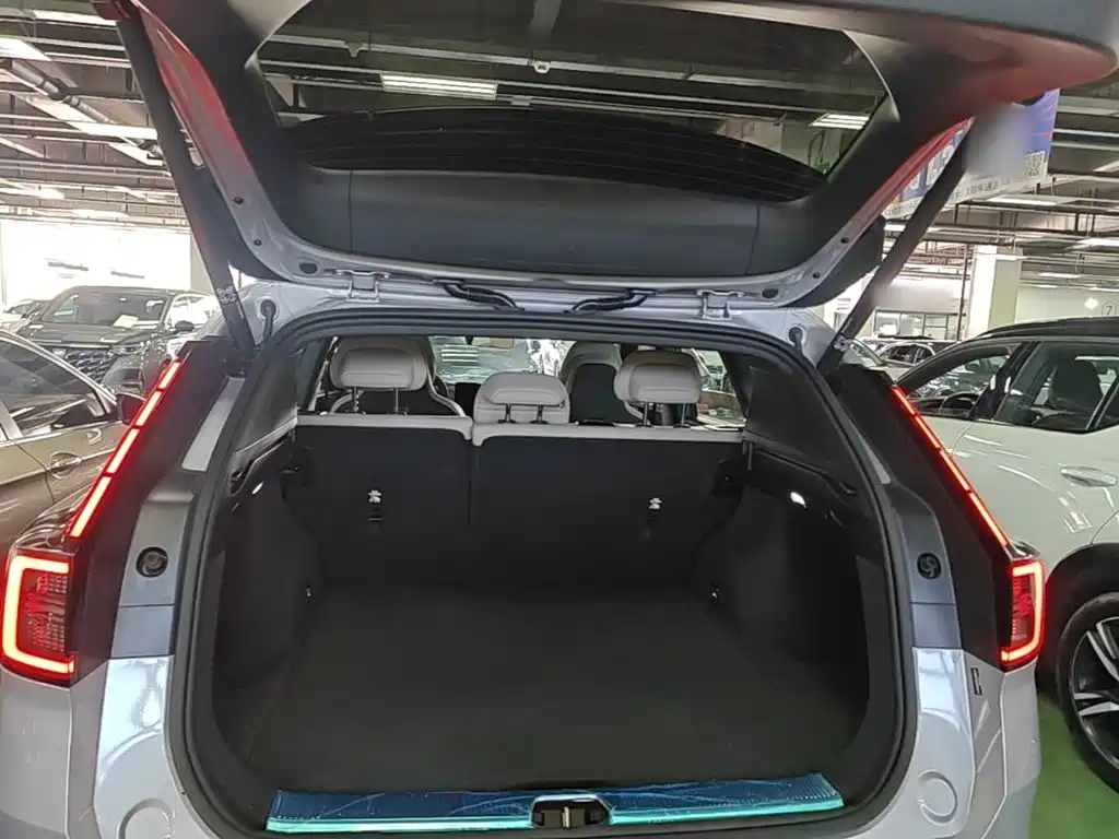 Volvo XC70 PHEV — миниатюра 19