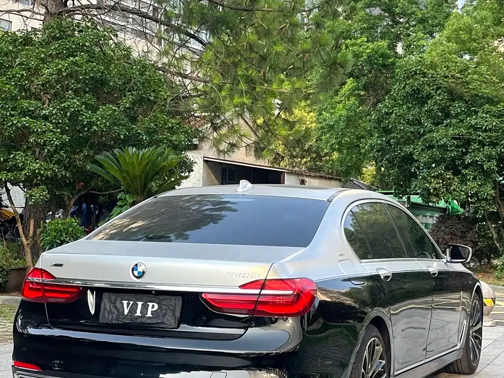 BMW 7 Series — миниатюра 16