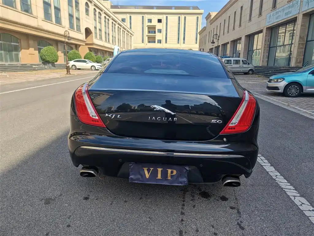 Jaguar XJ — миниатюра 15